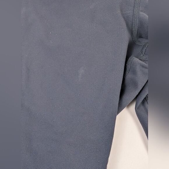 L. L. Bean Women's Boundless Performance Capri leggings grey pattern size Medium - Picture 8 of 9